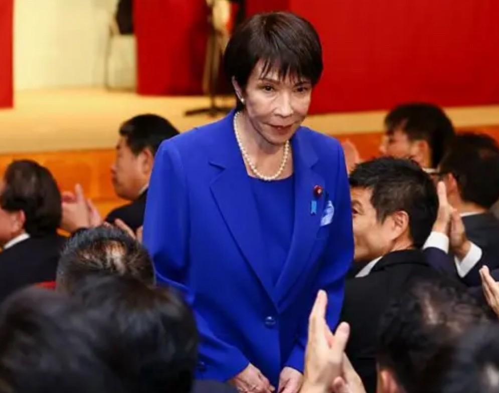 高市早苗，何许人也？简单来说，这就是一个不折不扣的日本右翼民粹分子。她1961年