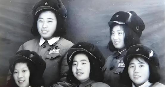 1951年，在朝鲜战场上，5名女战士被美军包围后主动投降，却从此下落不明，50年