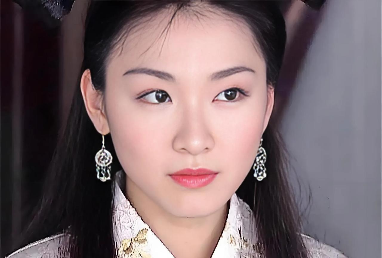 是我的审美出问题了吗？
当年看《风云雄霸天下》的时候，我一直觉得幽若的扮演者才是