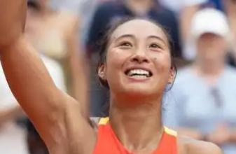 中网WTA1000（北京站）1/16郑钦文对阵诺斯科娃的比赛中，郑钦文在与诺斯科