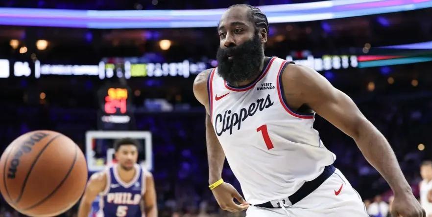 你这还是建立在小卡健康的程度上的，小卡休战又成了哈登单核，蒙克可扛不了那么多球权