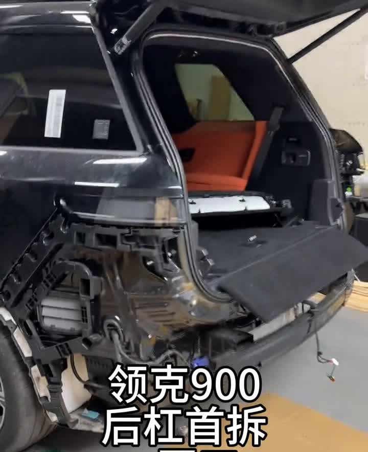 第四期：领克900后杠首拆。
开工，它到底怎么办？下面有螺丝线，然后在线。各位