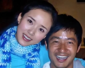 同班同学不同命，郭晓冬与嫦娥仙子同窗情

在这张珍贵的照片中，我们看到了两位同班