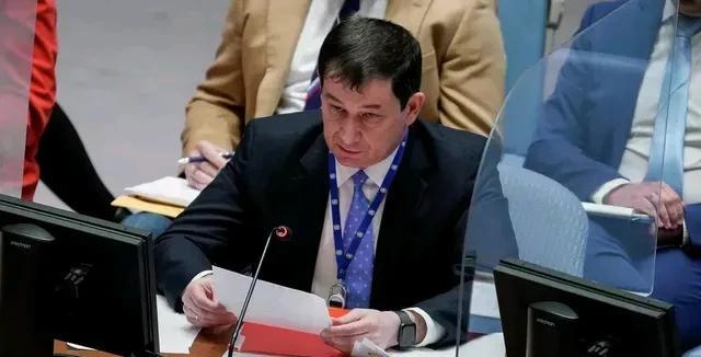俄罗斯常驻联合国第一副代表德米特里·波利扬斯基表示，美国总统特朗普明白，俄罗斯在