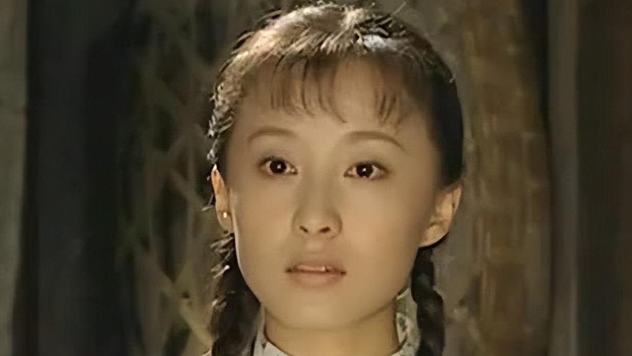 演员徐露：当红时退隐，嫁大7岁导演，50岁和22女儿似一对姐妹花