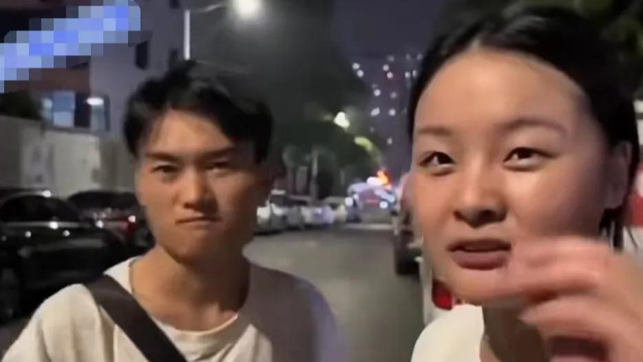 小夫妻不上班，却月入过万，得知他们干的事后，网友纷纷摇头：“这钱我赚不了！”