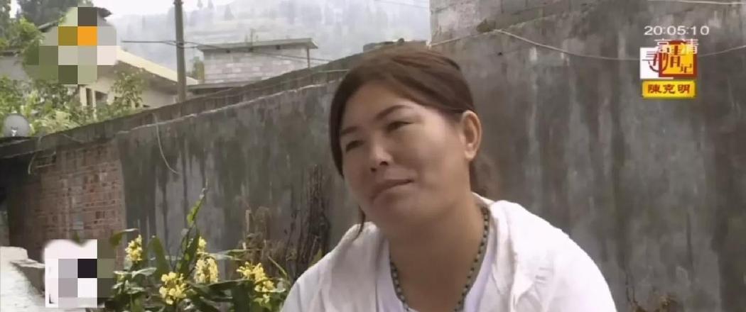 7岁的王世英和5岁的弟弟，被人以3100元拐卖到了陌生的家庭，有人说抛弃姐弟俩人