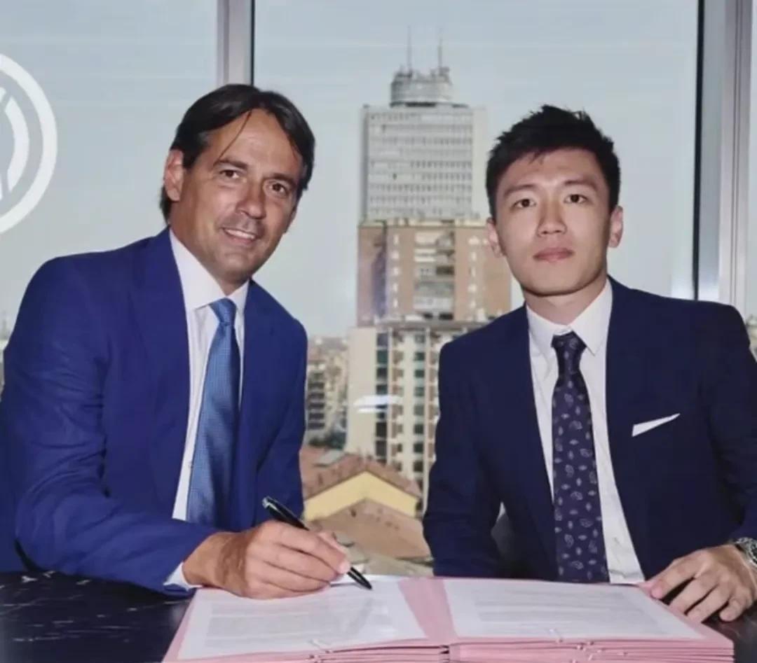 张康阳
这告别信一发，
不知道的还以为他还在老板位上“发号施令”呢！
不过说真的