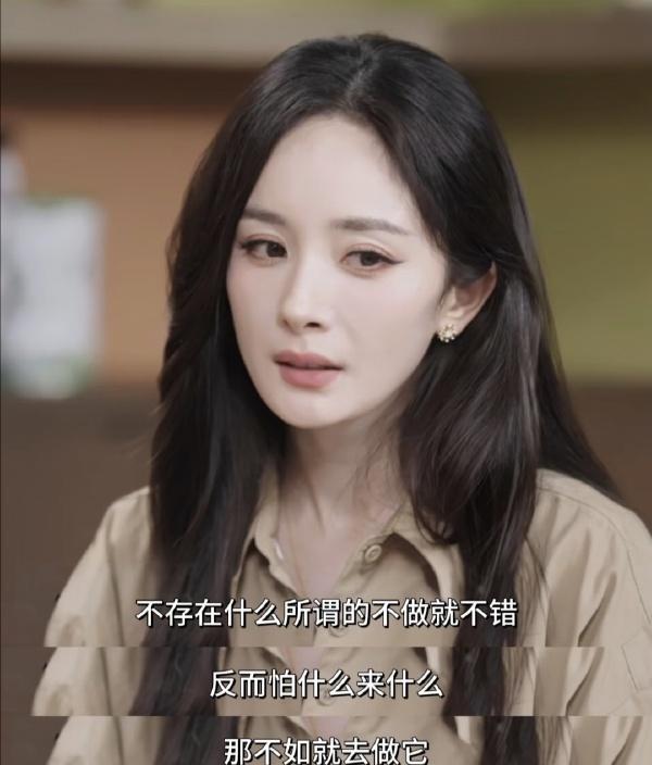 承认吧演员多读书有用。
迟蓬在采访中，全程说话都是气定神闲 给人一种高雅端庄的感