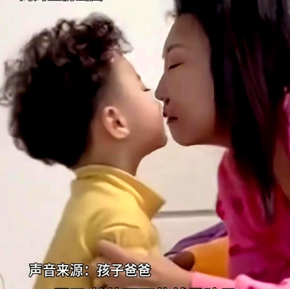 他不知道这是自己最后一次送花给妈妈！
6月22日，辽宁3岁男孩手捧鲜花，在手术室
