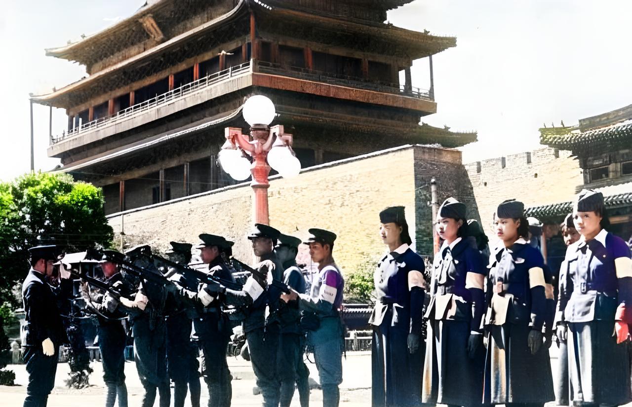 1942年，日军在北京招募青年人组成铁路警察队伍。北京许多年轻人对这份工作不屑一