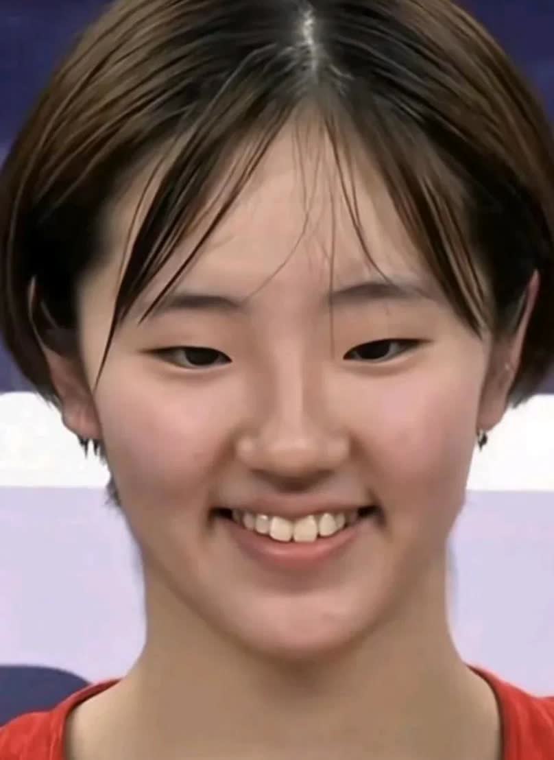 怪不得田中心这么拼！
三分球这么准，年薪是其她队友近8倍。

日本女篮队员