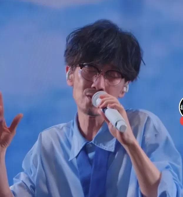 周传雄，你到底经历了什么？

“遗憾无法说，惊觉心一缩……”

歌声飘来