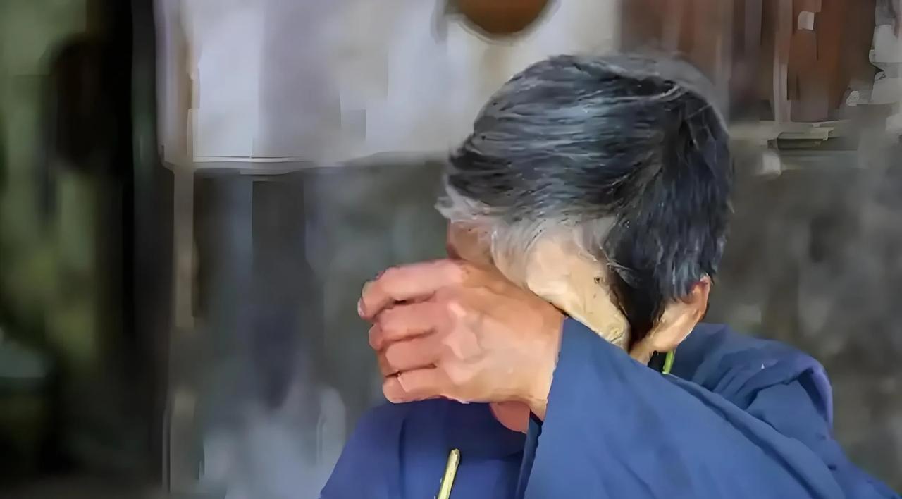 河北邯郸，一男子和弟弟有仇，弟弟去世，他还不肯罢休，他买来烟花，取出火药，趁着无