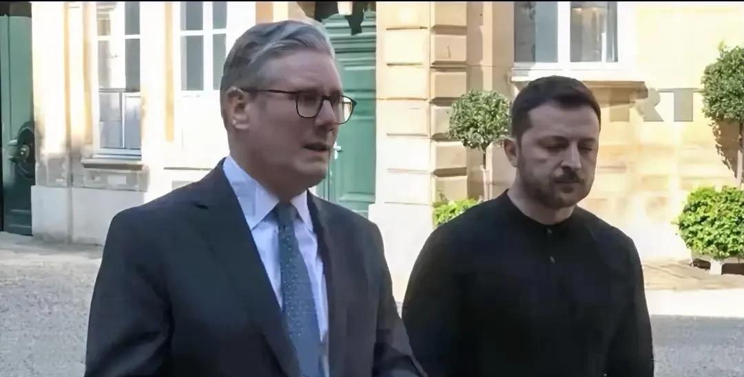 英国首相斯塔默在巴黎举行的“意愿联盟”峰会后，与泽连斯基会见记者时说:“现在不是