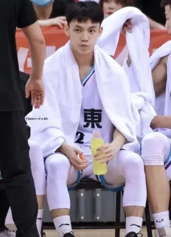广东队输球也许是件好事！
今天广东队领先十七分被逆转！杜峰五上五下，大意失荆州！