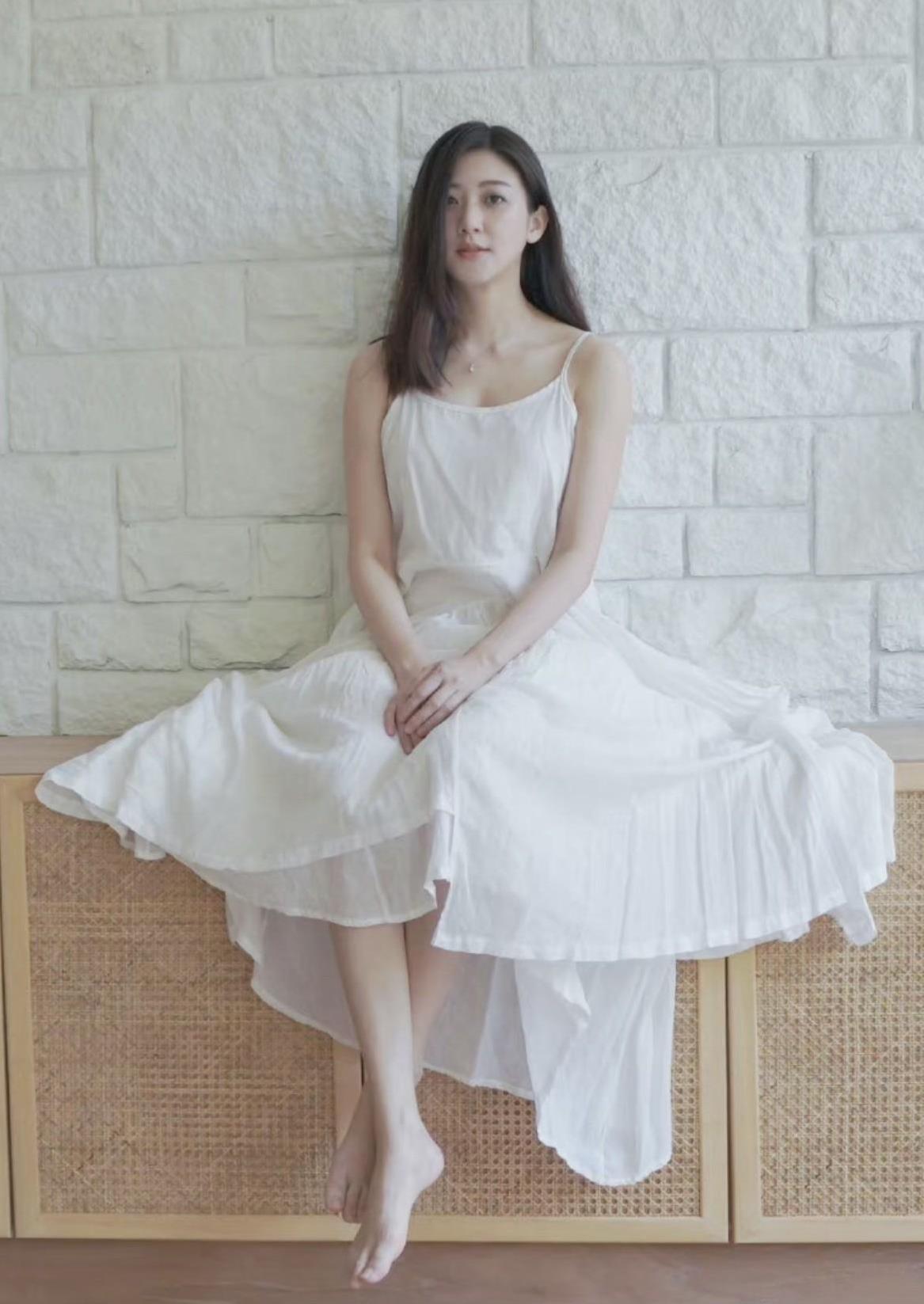 林逸欣，168cm，皮肤嫩的就像剥了壳的鸡蛋。