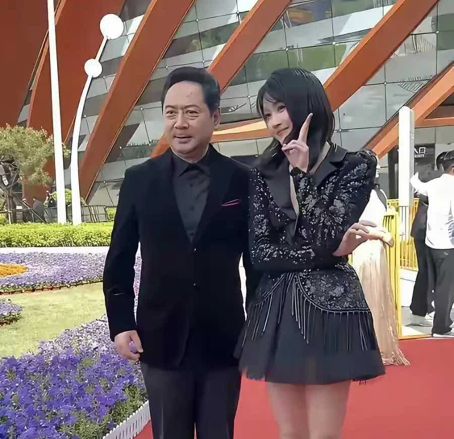 关晓彤也快步入老菜皮的行列了