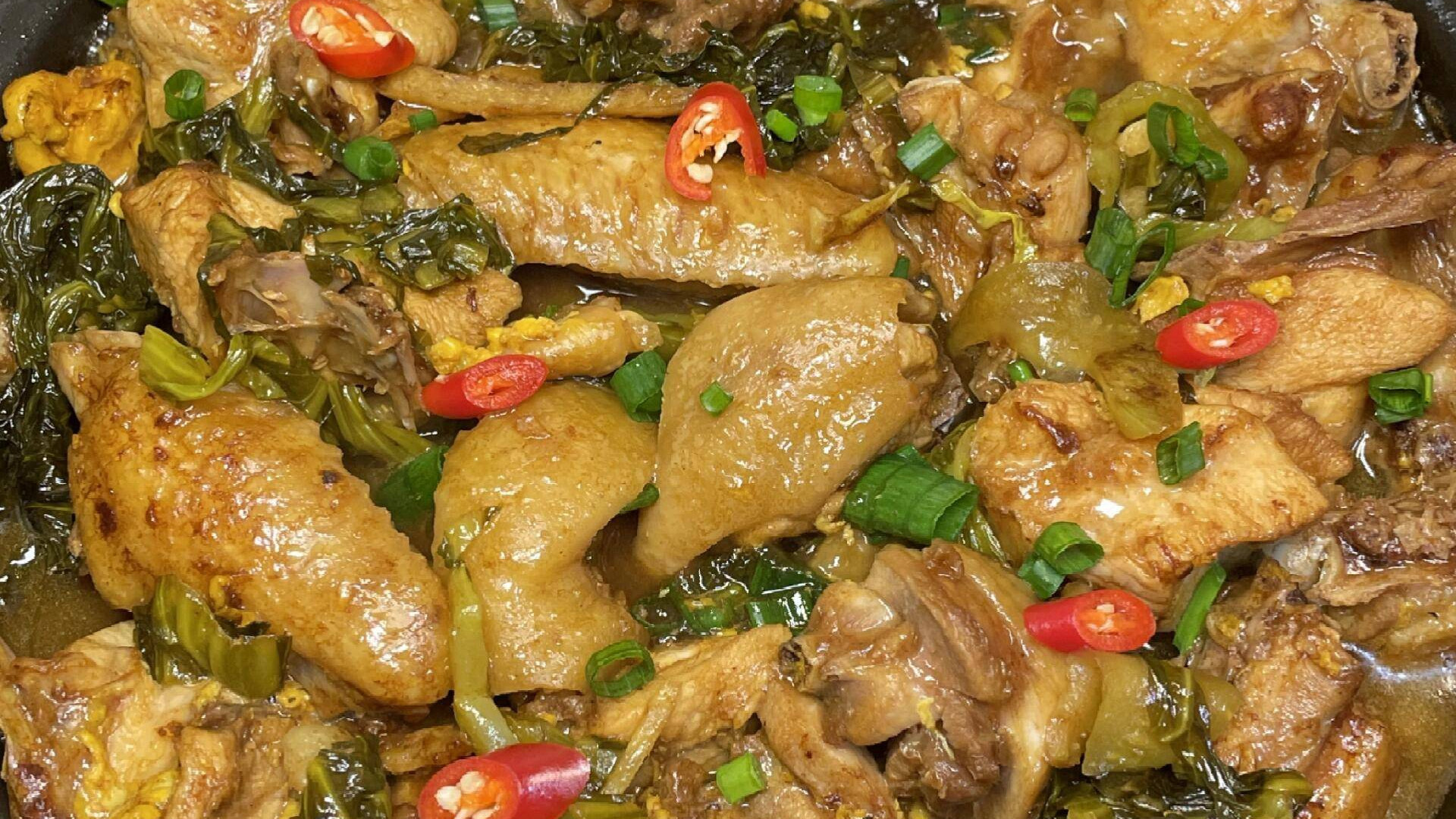 酸菜鸡煲：酸香炸裂味蕾，一煲沸腾西南魂！