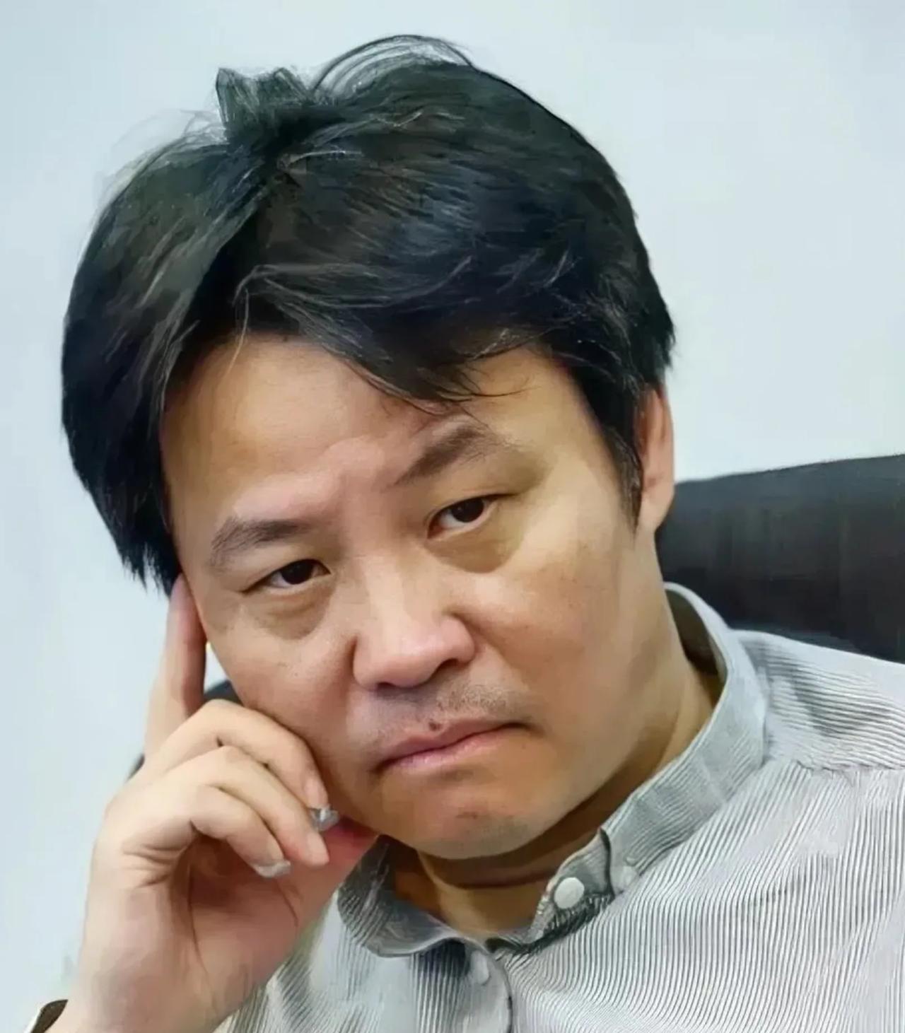 余华说：“在低层次的家庭里，人们心里装的大多是执拗。沟通存在双重障碍。他们常常因