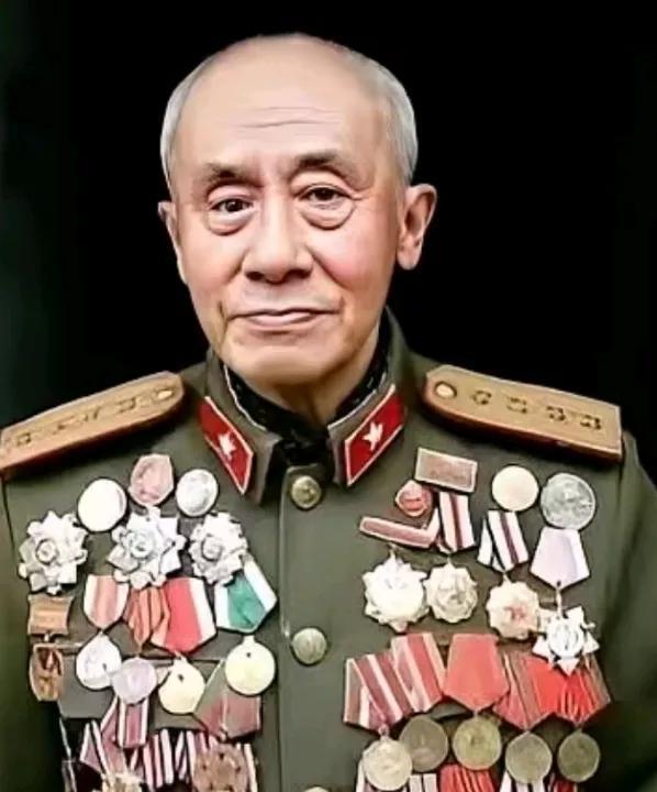 但那天晚上，肖万世带着几名战士摸黑出了营地。月光下，他们绕过日军的岗哨，悄悄靠近