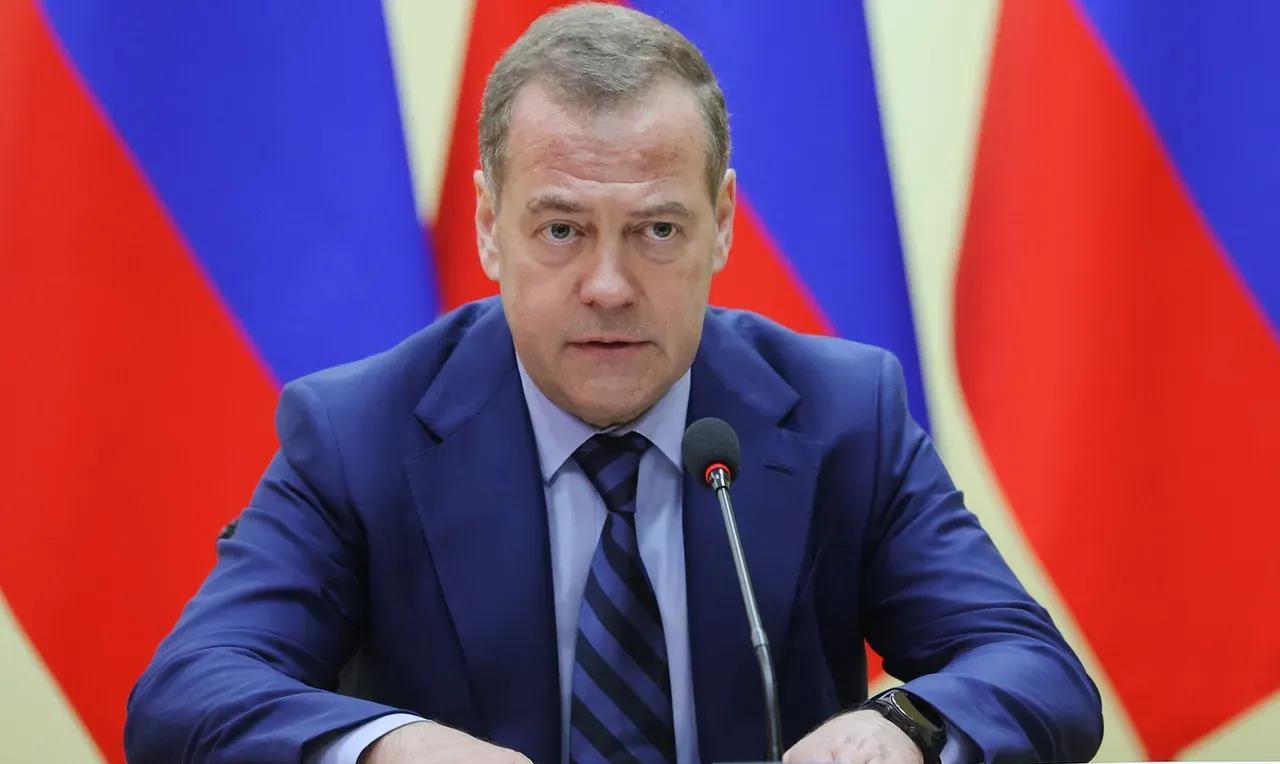 能源绑定条款埋下长期隐患。欧盟承诺三年采购7500亿美元美国能源，相当于2023