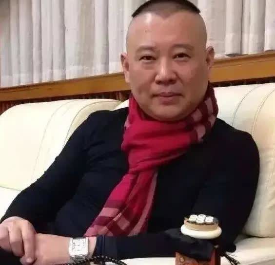 相声界，为什么总有人盼着德云社垮台？气急败坏的盼着郭德纲灭亡消失。
百思不得其