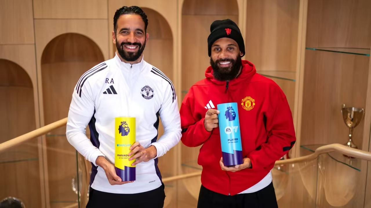 阿莫林扬眉吐气！

据英超官方透露，曼联主帅阿莫林喜获英超10月最佳主帅，在10