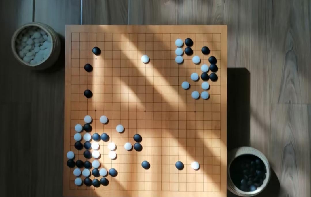 穿着袈裟的不是神！
穿着制服的也不是正义化身！
无论他们穿着什么，
终究还是世俗