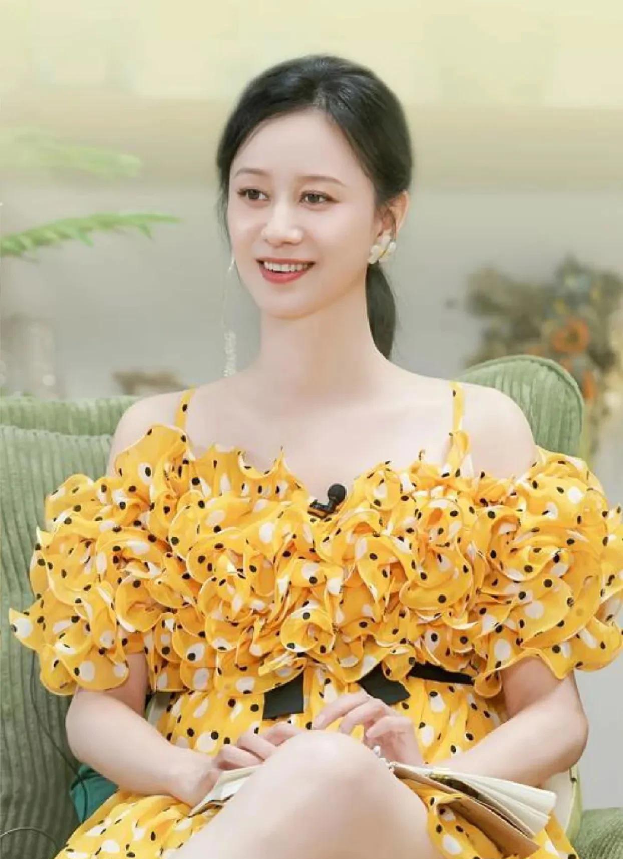 倪虹洁演艺深耕，蒋一侨音乐跨界，不同轨迹的星途
倪虹洁自2001年凭借婷美内衣广