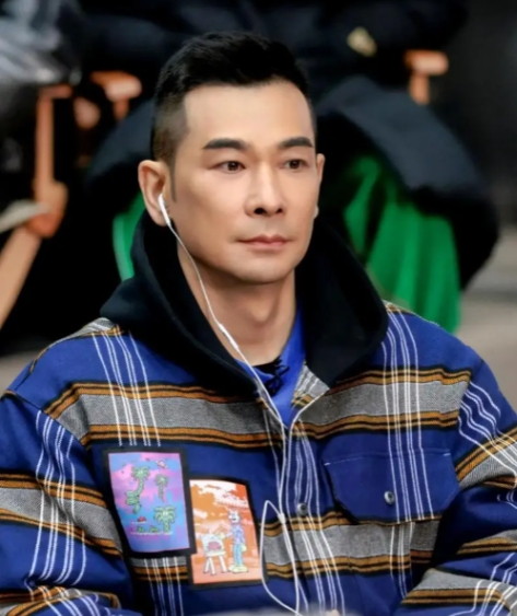 2012年，赵文卓怒怼甄子丹：“我在北京有10套房，就算赔上我的演艺生涯，我也要