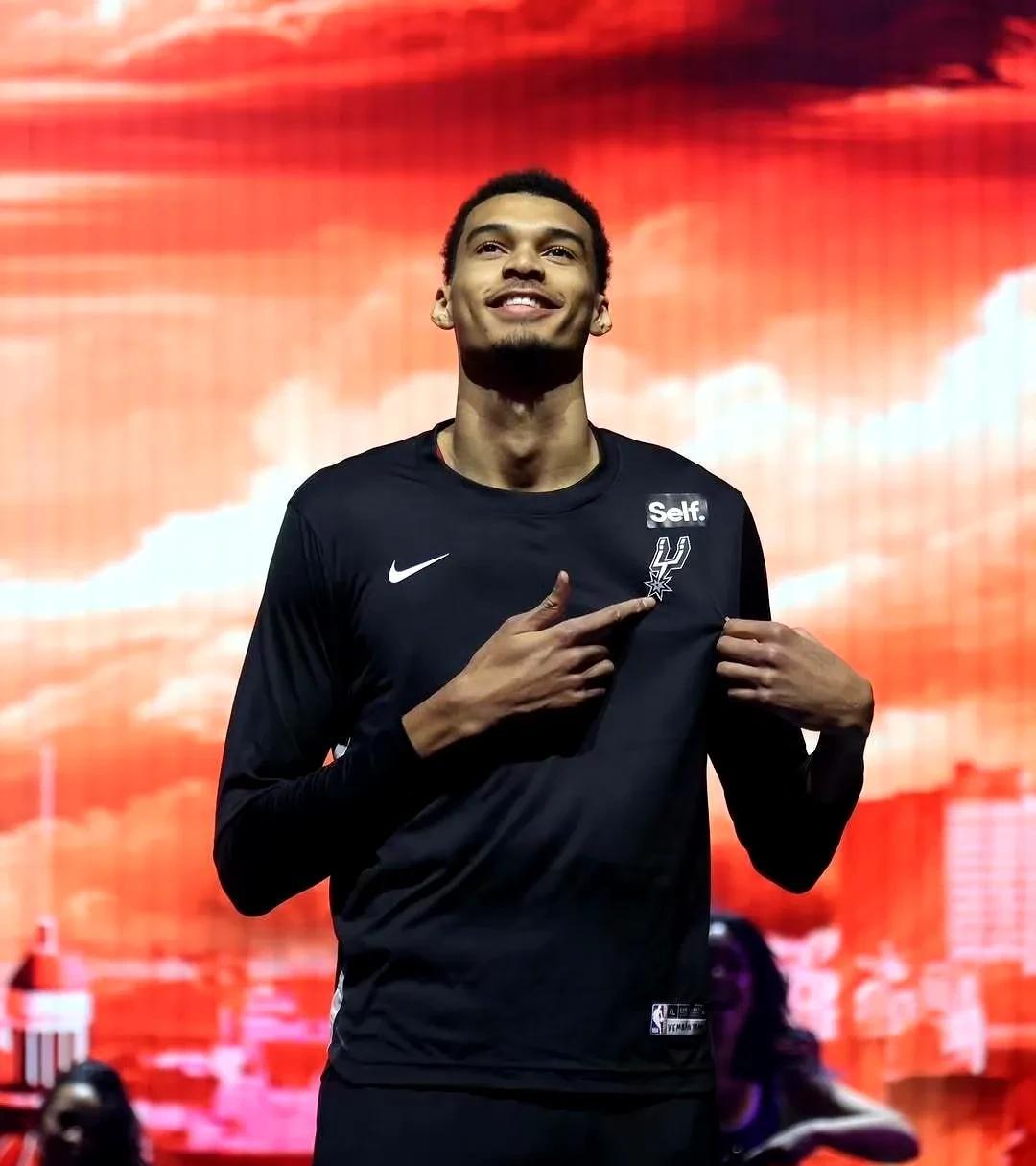文班亚马：“我知道并非NBA的每个球员都有相同的野心，但显然，我梦想着能在一支球