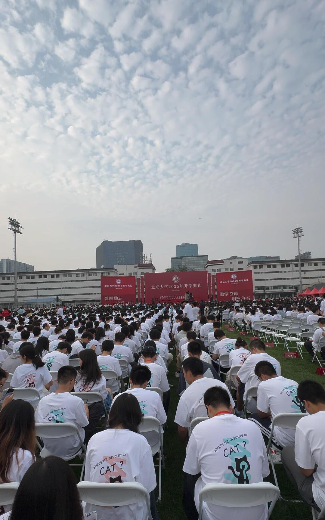 北京大学开学典礼，王楚钦会上台讲话吗？
万众瞩目的世界冠军，北大准研究生，光芒！