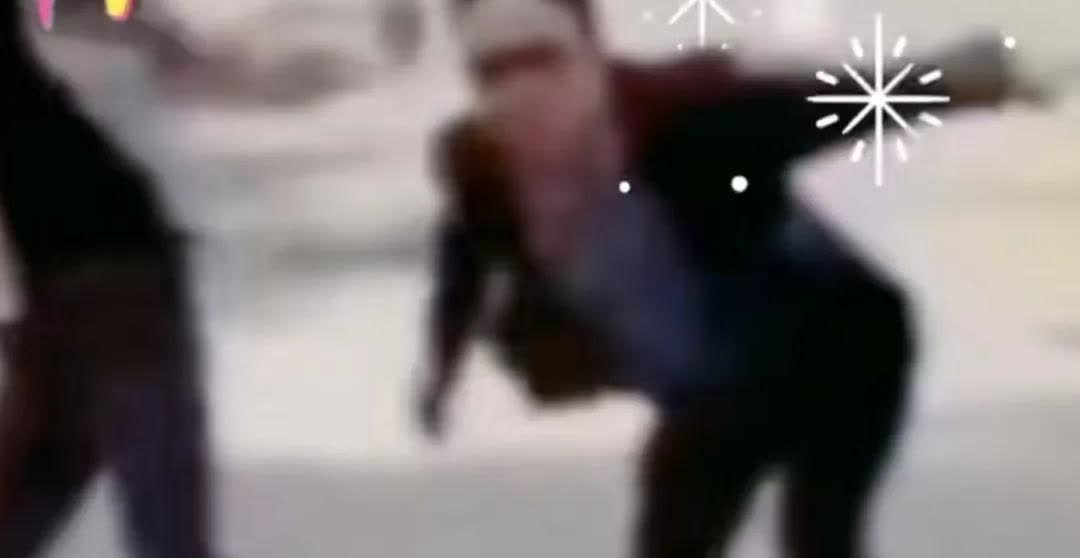 人生最美的一次跳跃，感动哭了无数网友。今天我刷到一段视频，也把我感动的泪目。一对