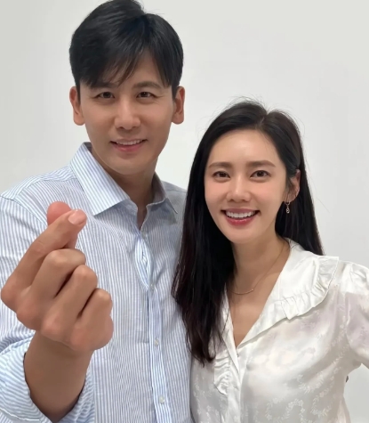 秋瓷炫是不会离婚的

不是因为她们有两个孩子

而是因为于晓光是她秋瓷炫这辈子都