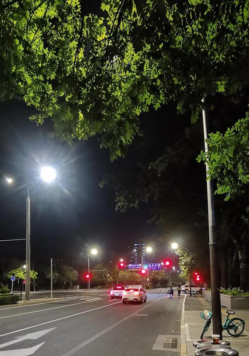 凌晨路过北京的朝阳路，还是很感慨的，因为，我以前公司在这里活跃了10多年，我对这