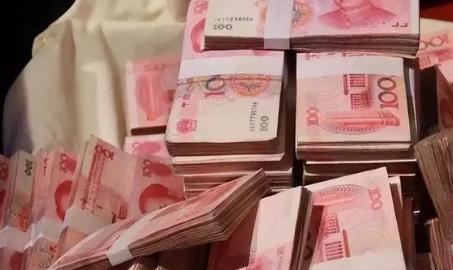 2021年，沈阳一名男孩在路上捡到一个装有现金的袋子，经警方清点后发现里面有26