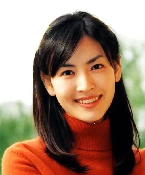 韩国的大美女金素妍
除了金喜善李英爱之外，最喜欢她的长相。