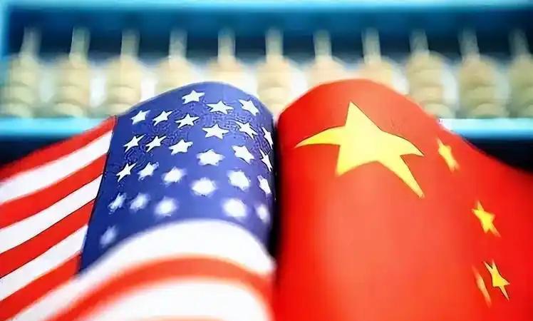 美国已经领导世界将近一百年了，作为一超多强的世界霸主，这个位置坐久了，自然也就颓