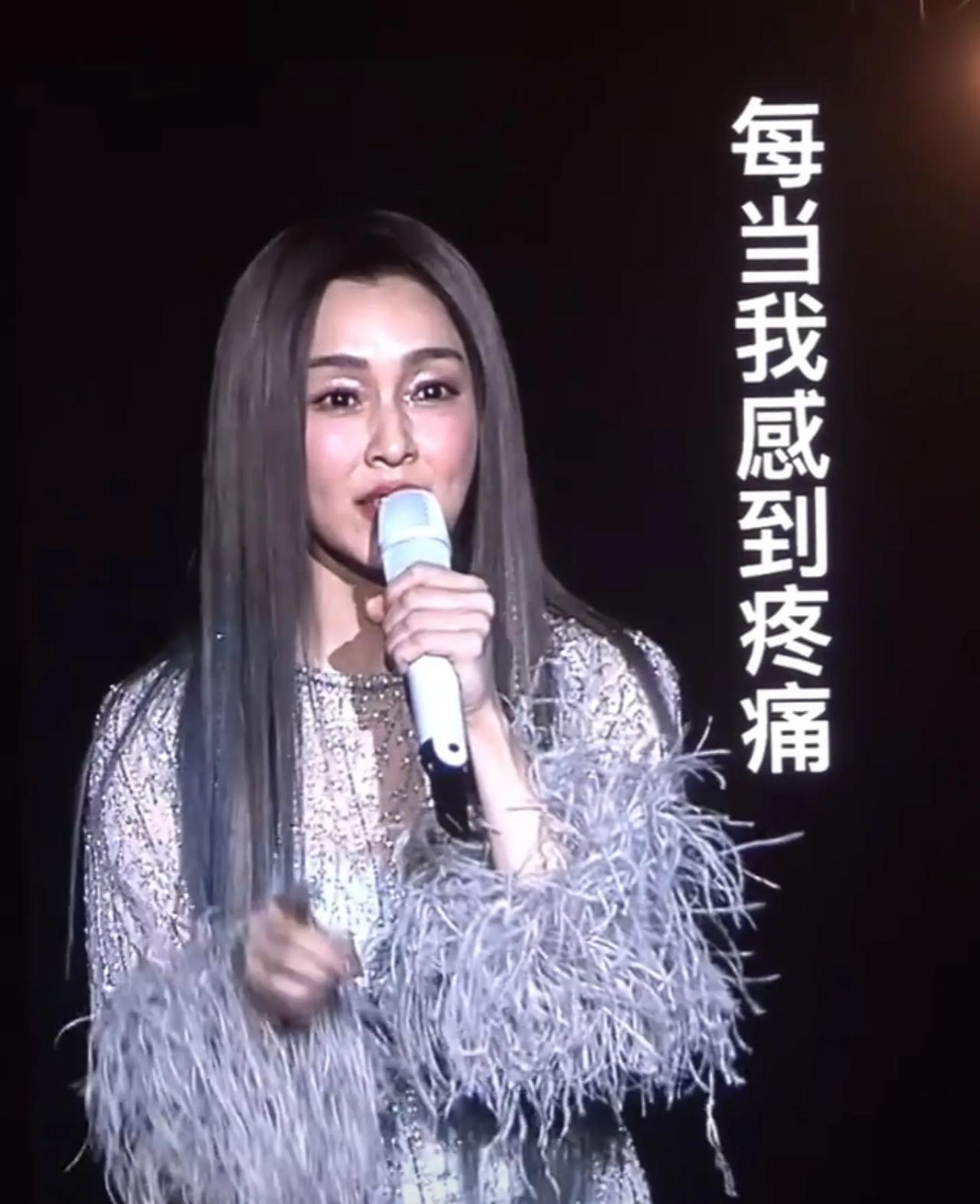 范玮琪好样的！
美国籍华语流行乐女歌手范玮琪在上海的演唱会上，唱了《我爱你中国》