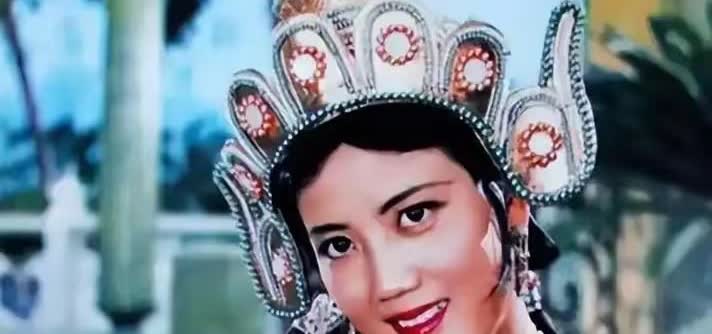 全家移民加拿大，息影后跟丈夫卖薯片，70岁演员李秀明现状如何？