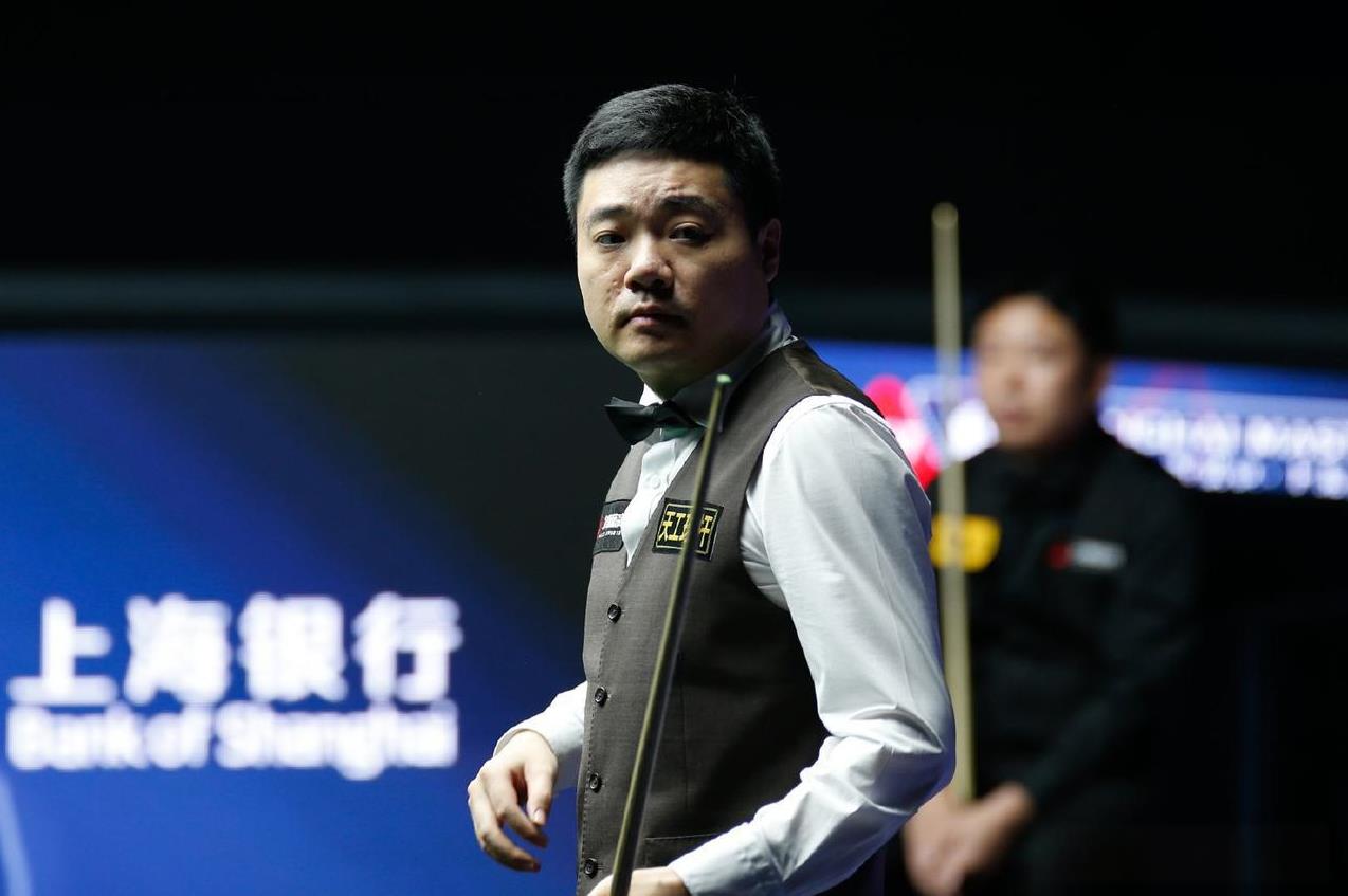 丁俊辉晋级上海大师赛8强 张安达轰147无缘晋级
开场后张安达打出单杆92分先胜