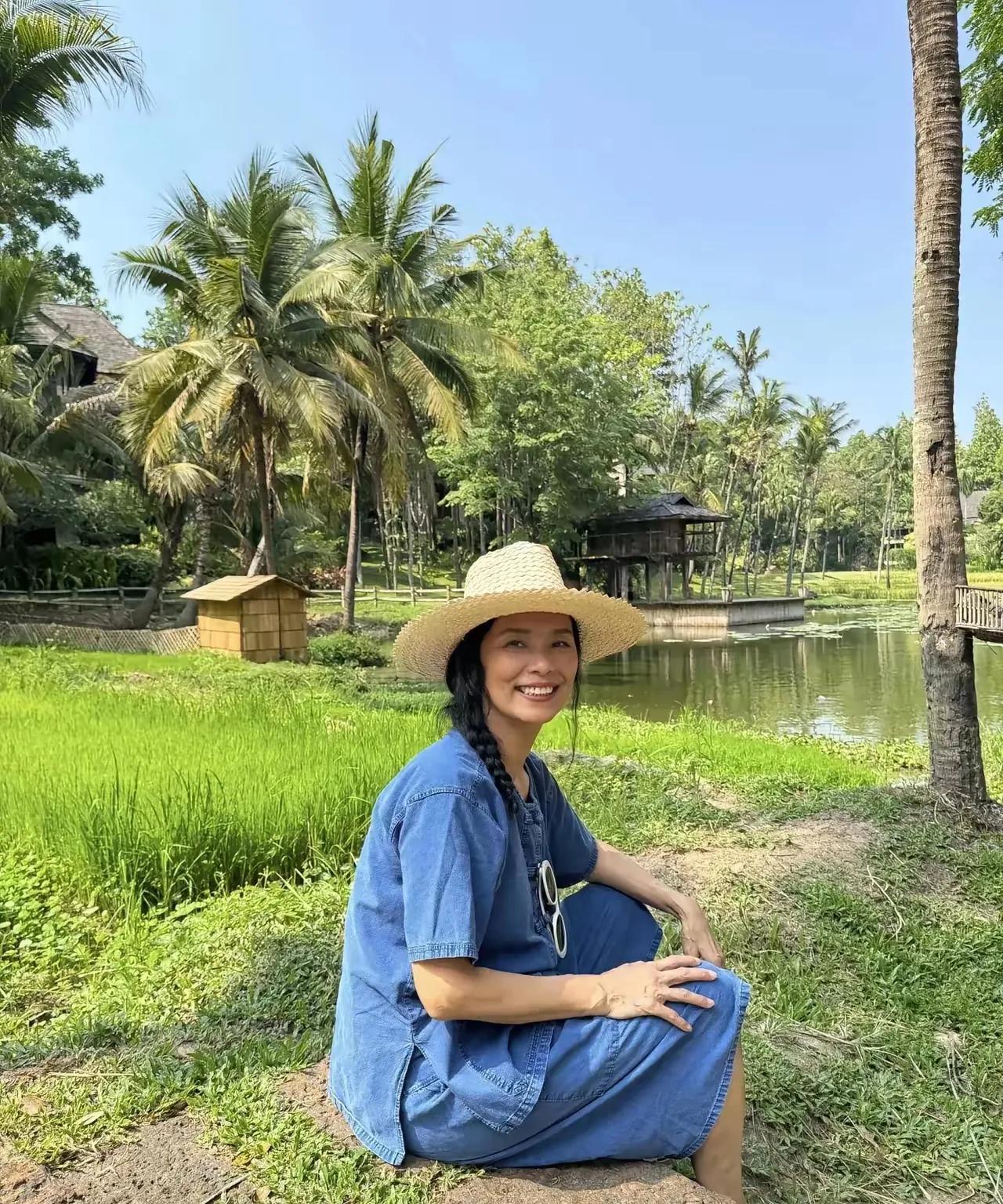 有网友报韦唯过起了田园生活，简直是美哉悠哉！这些绿色食品是多么的富有营养，我们很