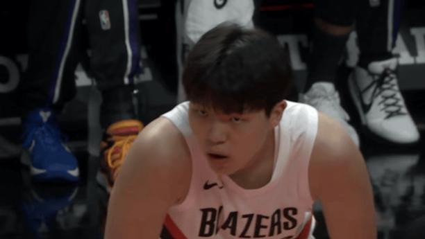 开拓者战胜湖人，杨瀚森1分1篮板被艾顿打爆接近发展联盟