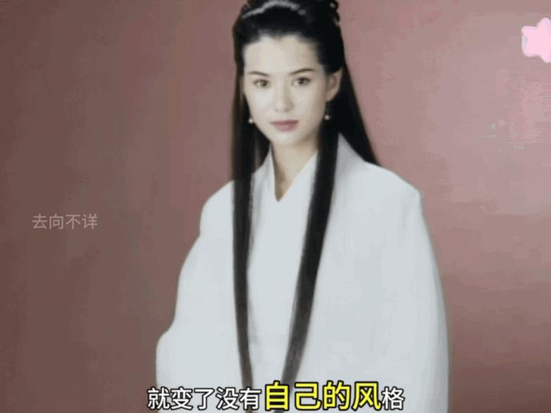 李若彤版小龙女有“不落俗套的冷”，面容不需修饰淡妆即可，但发型却是高价求得的真发