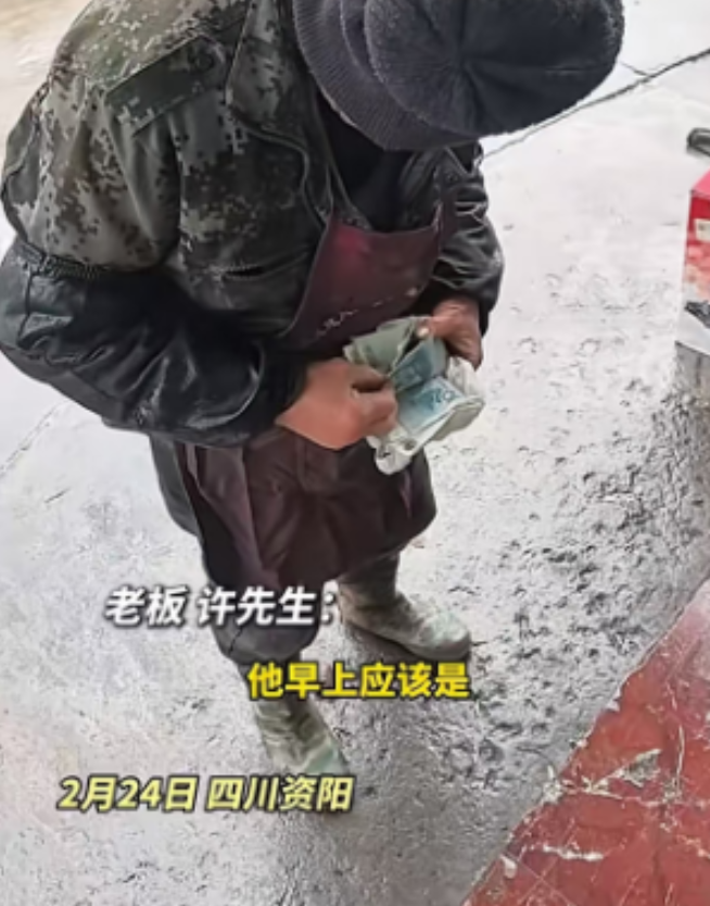老板让利，暖了卖菜老人心