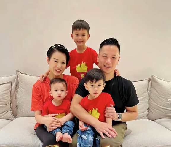 45岁的胡杏儿遭遇婚姻暴击！结婚十年的老公李乘德被港媒拍到在夜店生日派对上左拥右