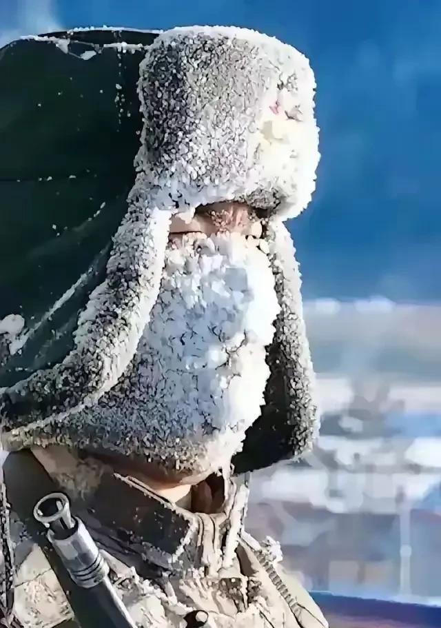 什么叫爬冰卧雪？守卫在边防的人民子弟兵，他们才是真正的爬冰卧雪！他们把自己的青春