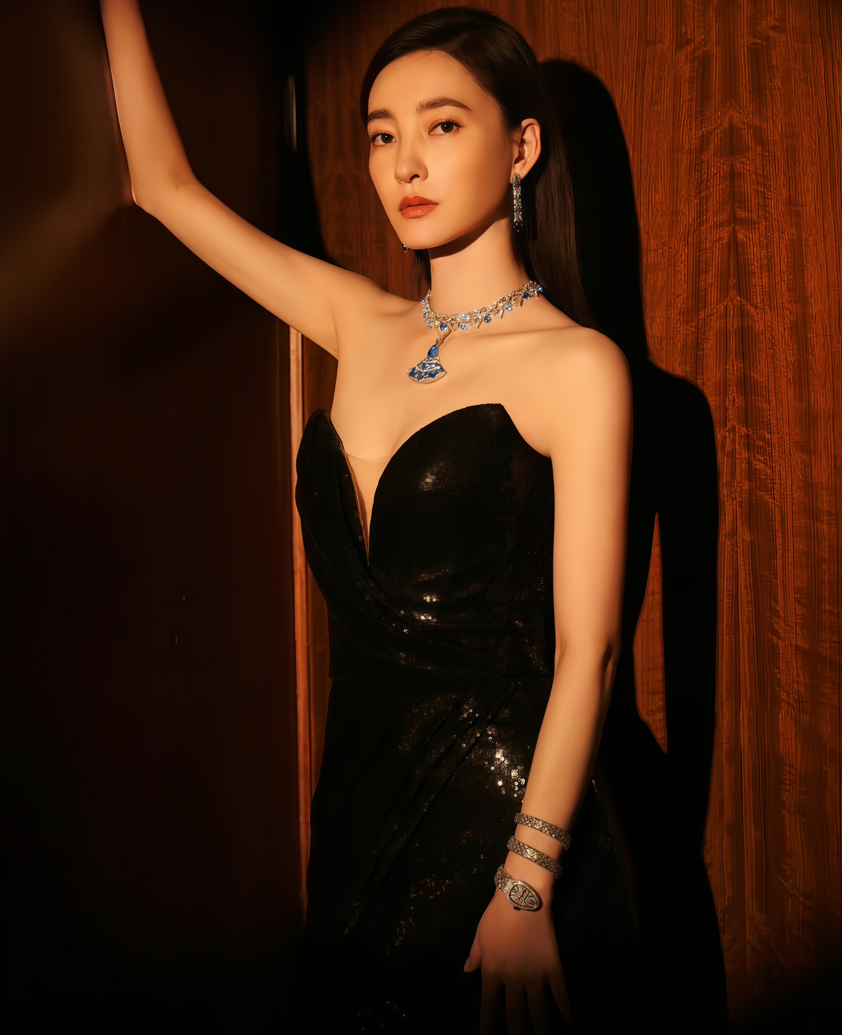 王丽坤好优美的身姿，美轮美奂触手可及，花容月貌,气质动人！