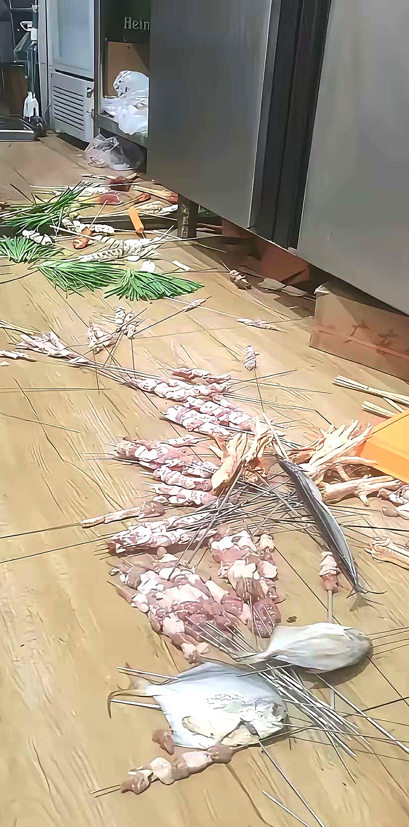 兄弟烧烤店开业3天就散伙！合伙生意死于一个迟到30分钟？